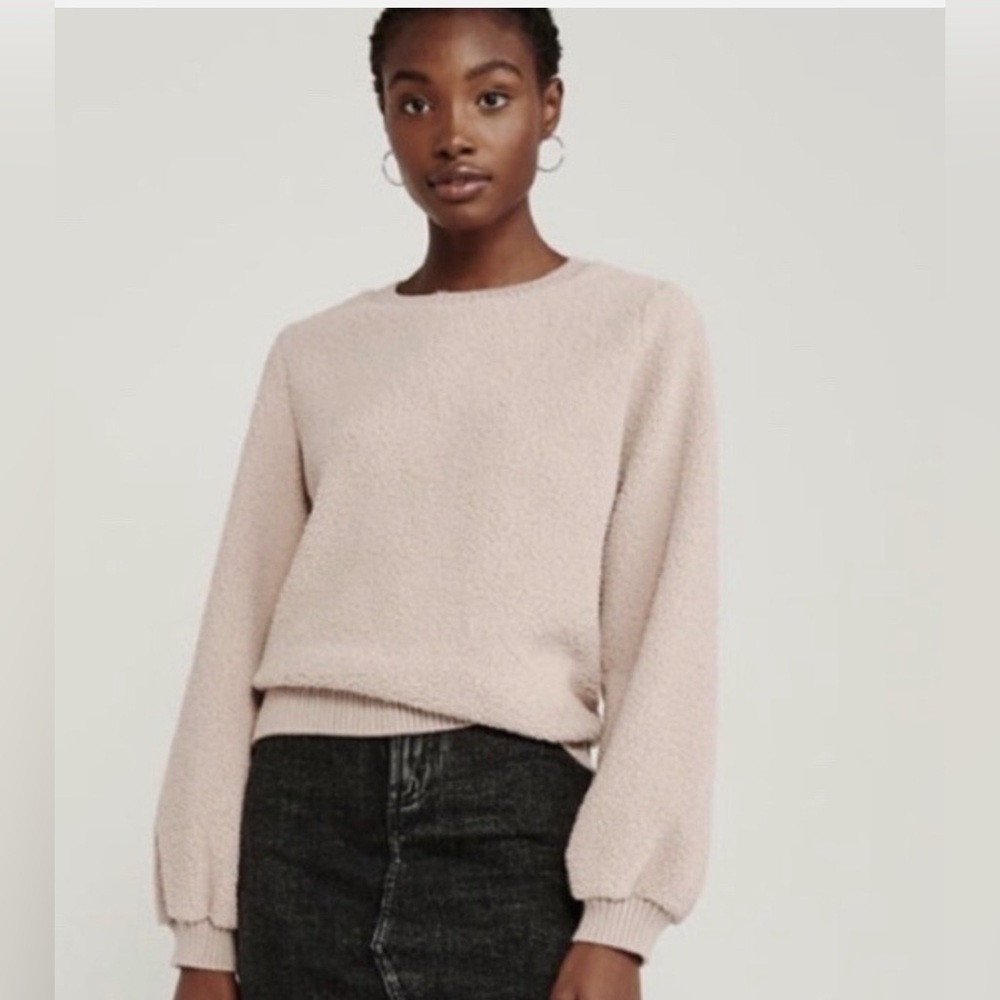 Abercrombie & Fitch Women’s Light cream Faux Fur Sweater XS